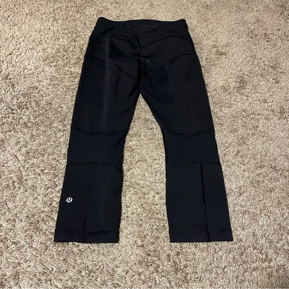 Lululemon crops size 6 - Picture 4 of 4